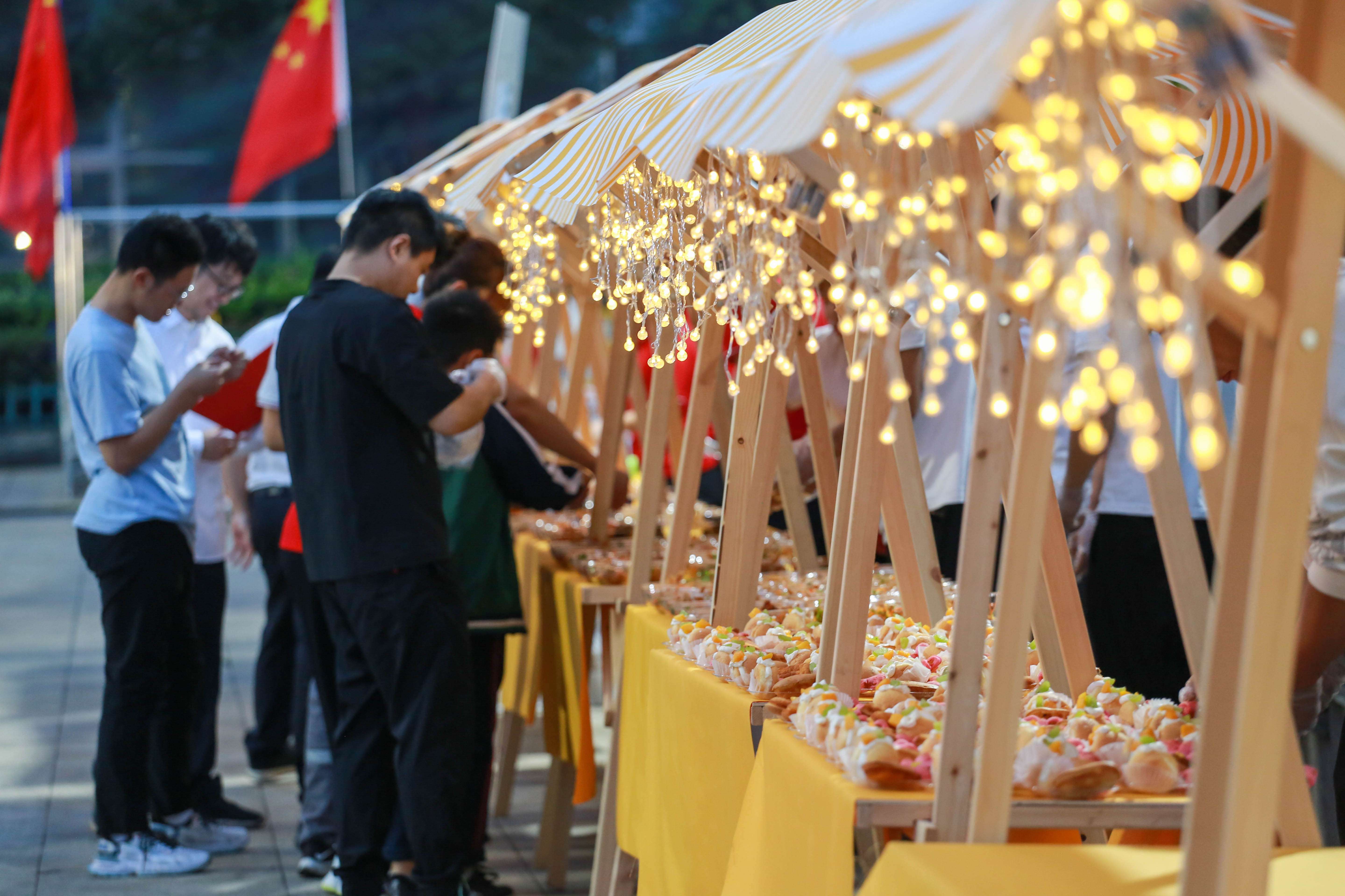 宏旺夜市 逛吃不停