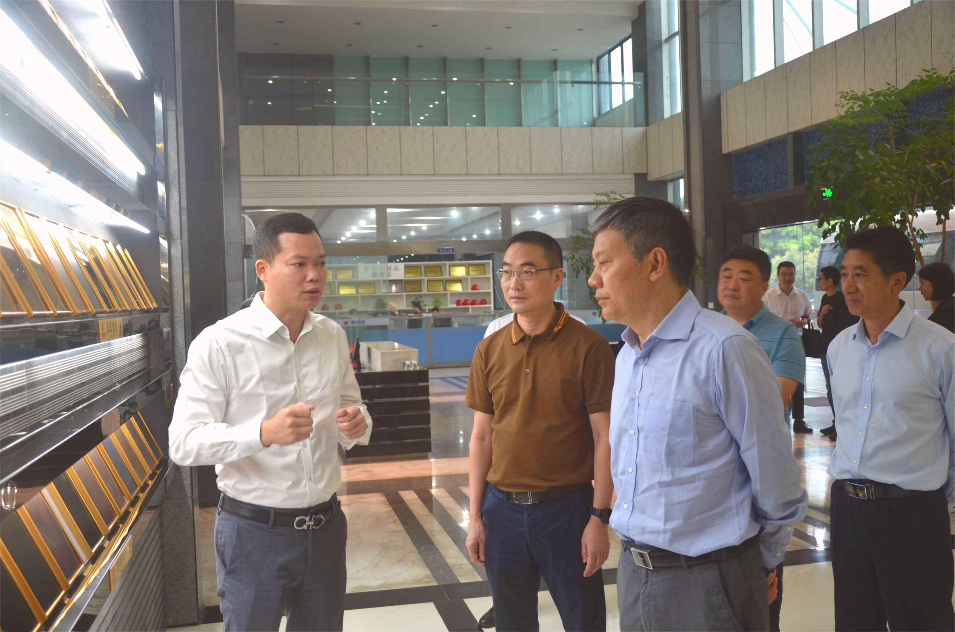 2023年8月，乐山市政协党组书记、主席黄平林一行莅临四川宏旺调研