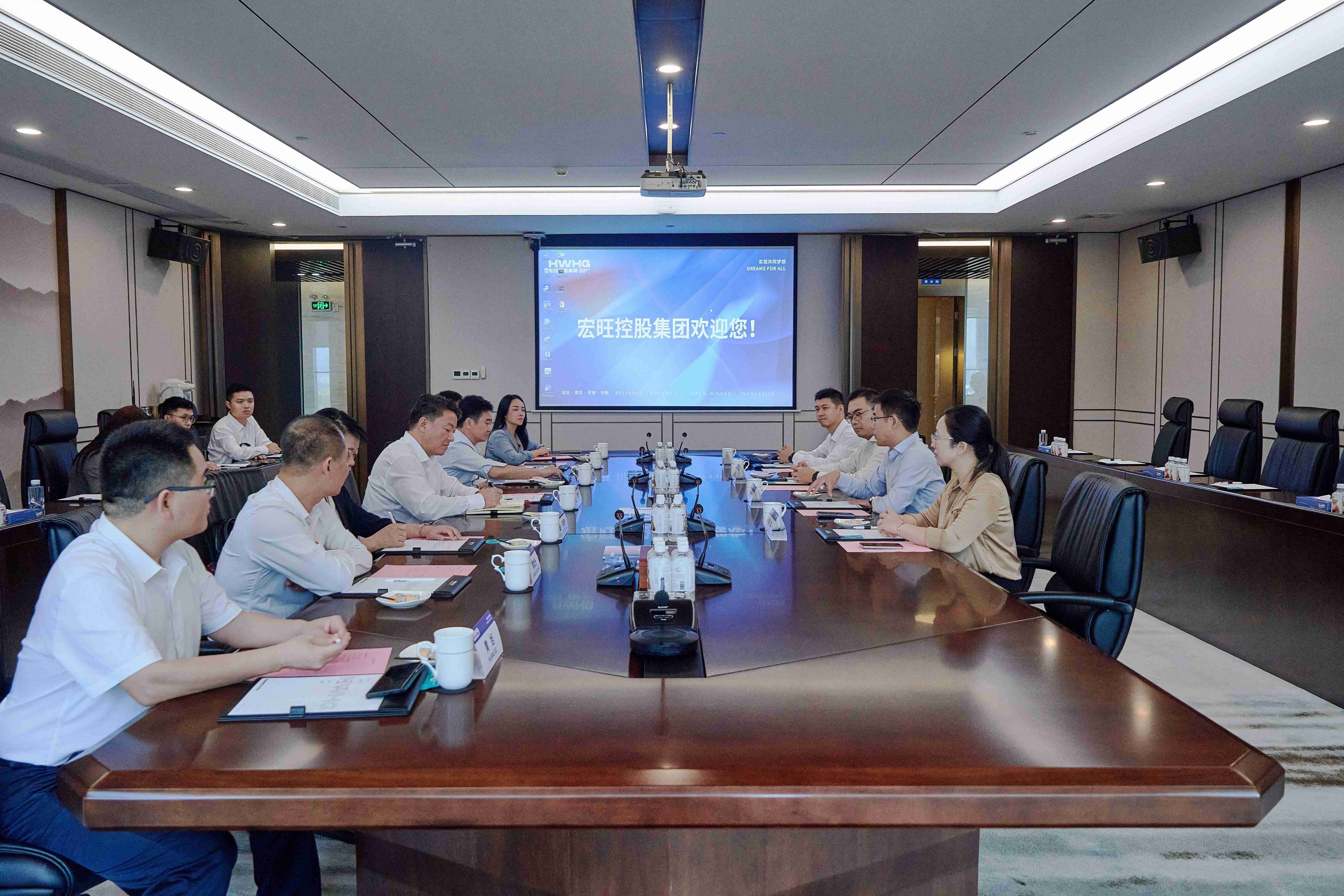 2024年11月，防城港市委副书记、市长邱明宏一行莅临集团调研